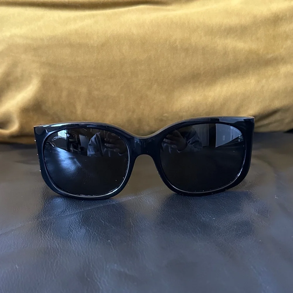 CHANEL Black Crystal-Embellished Sunglasses - Picture 2 of 11